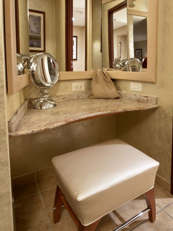 ARTONE_3WayVanityMirror_Stool-600x800