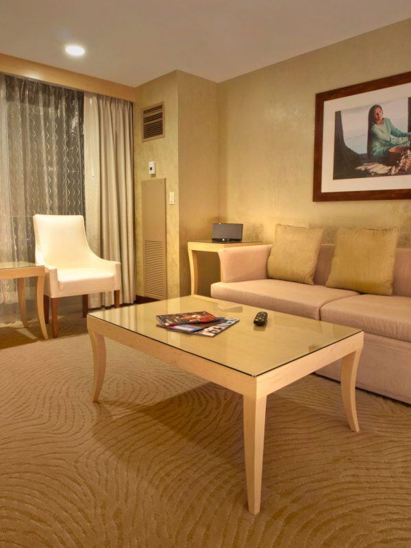 Artone_LivingRoomSet_wLightingEffects-600x800