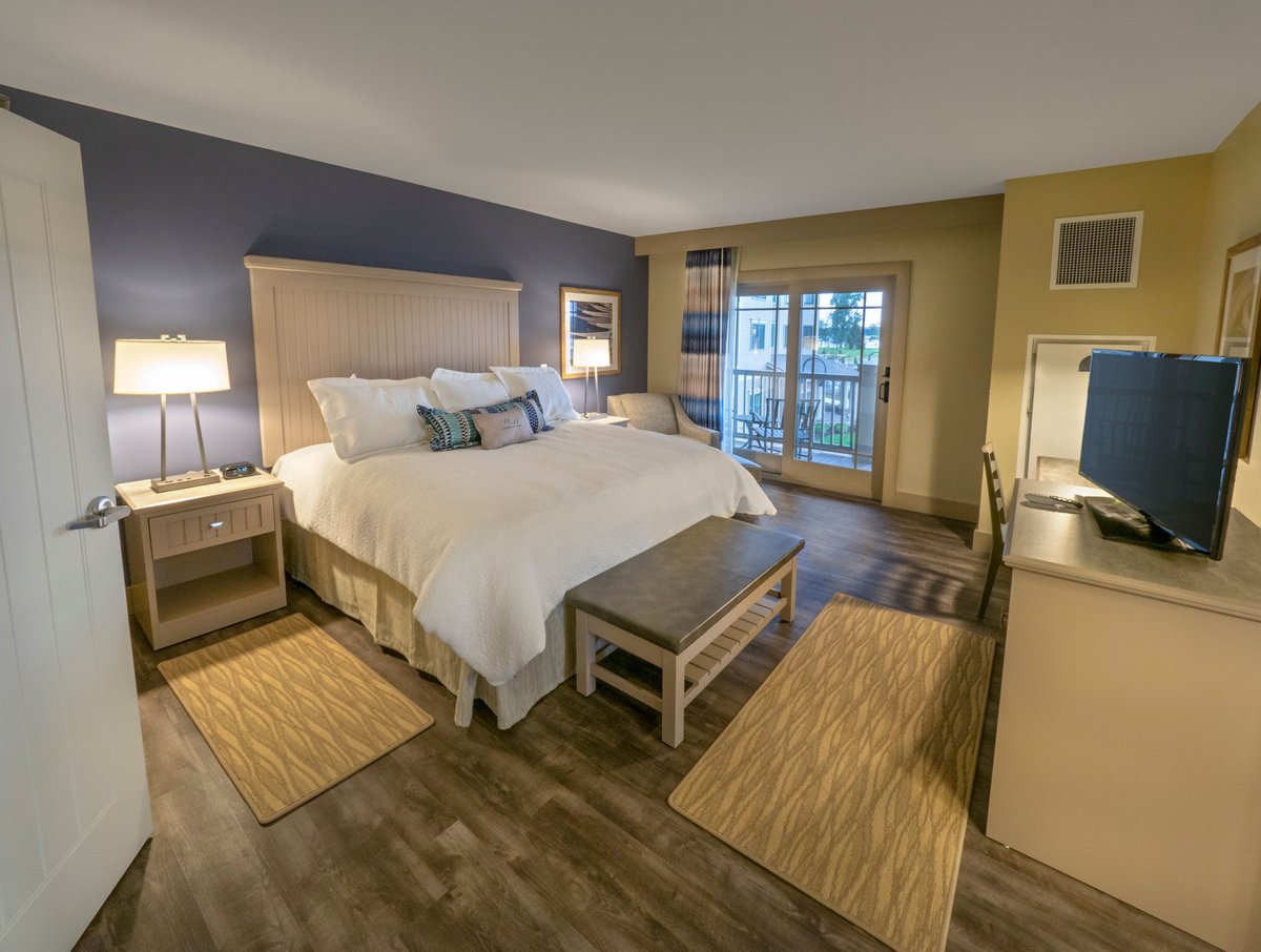ChautauquaHH_KingSuiteFireplace_Bedroom_Lakeview-2