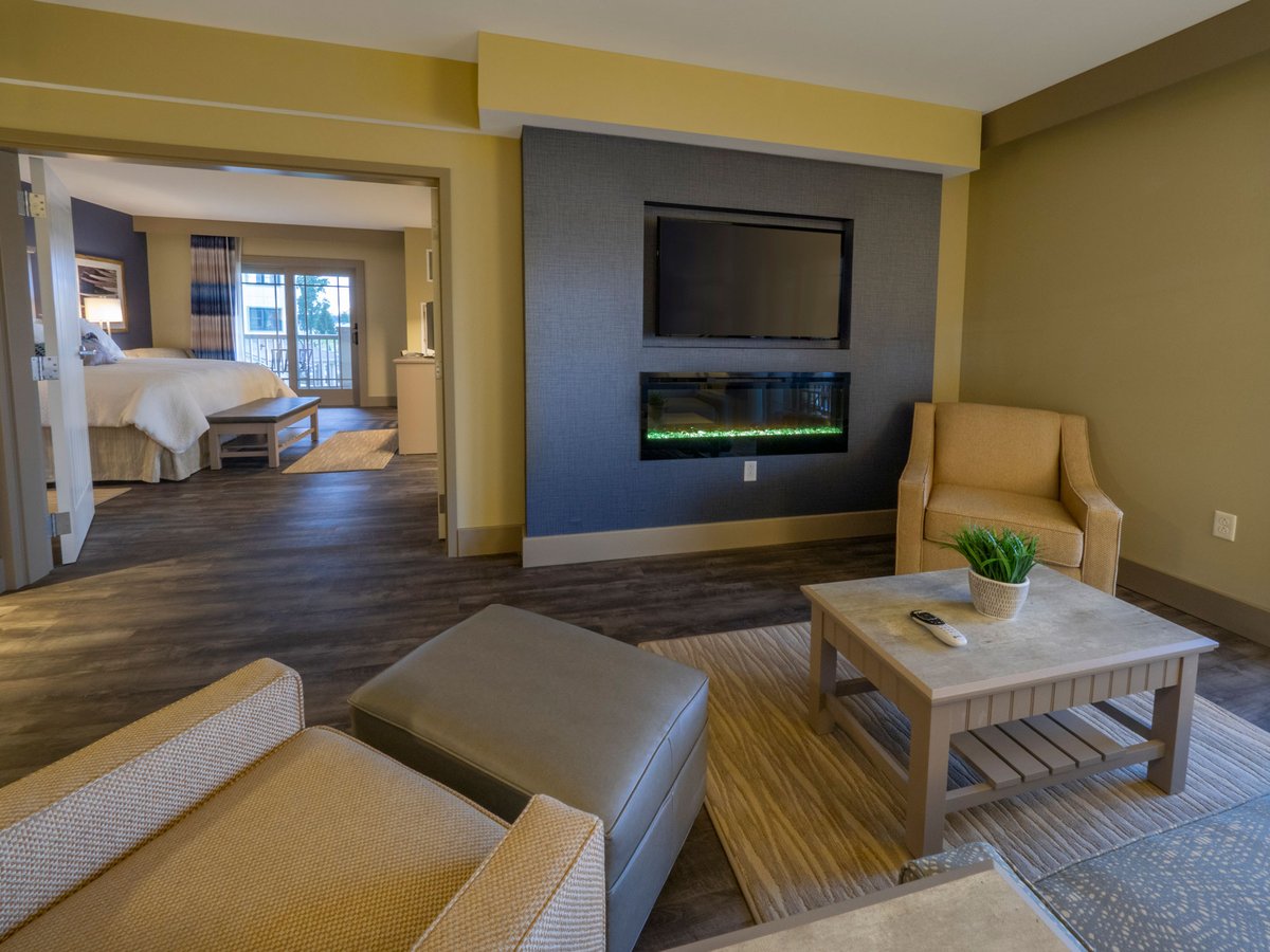 ChautauquaHH_KingSuiteFireplace_Vignette_Lakeview