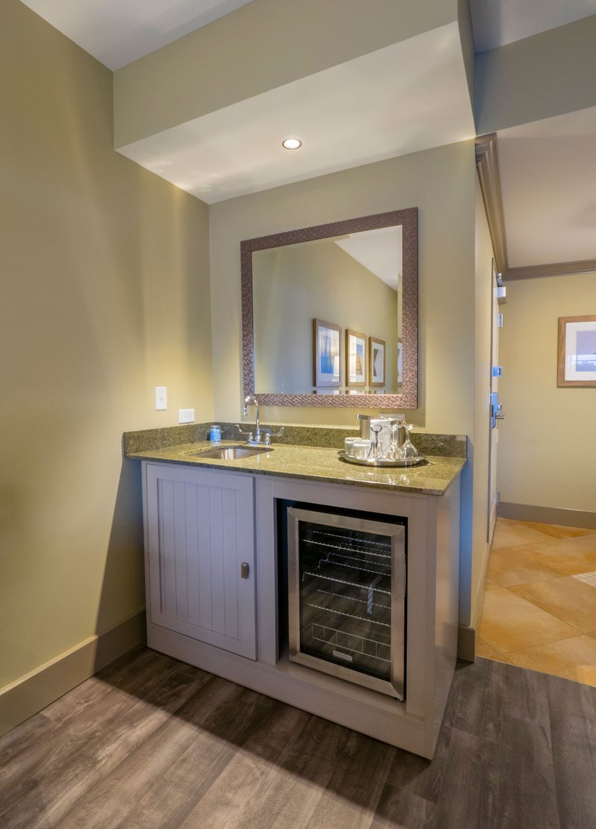 ChautauquaHH_KingSuiteFireplace_WetBar_Lakeview