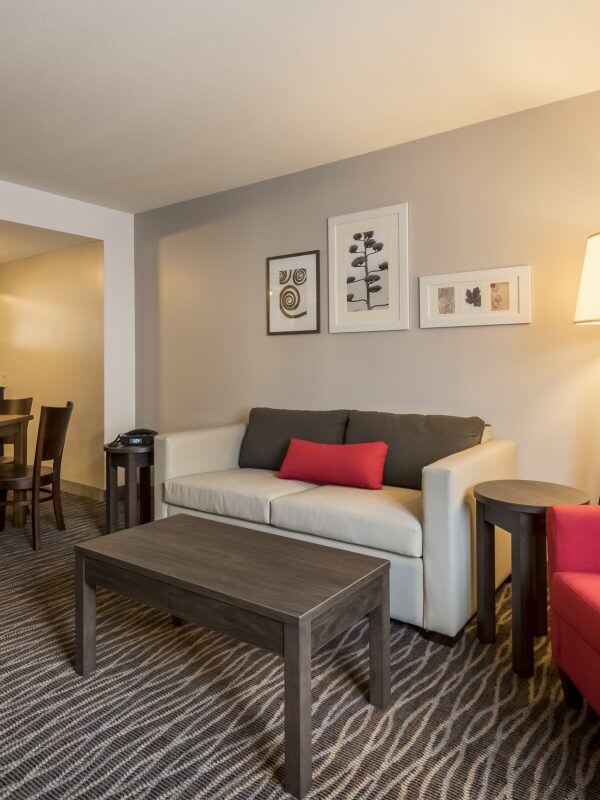 Master-Suite-Wet-BarView-high-res-600x800
