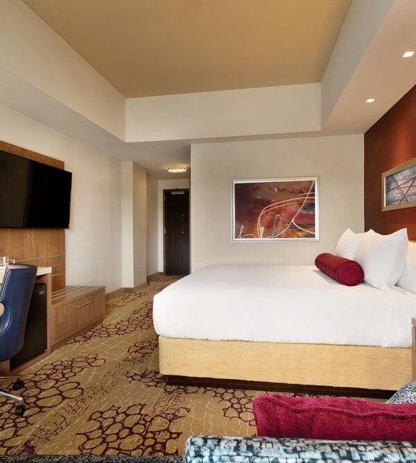 The-Landing-Hotel-Accessible-1-King-Guest-Room-1221885-600x667