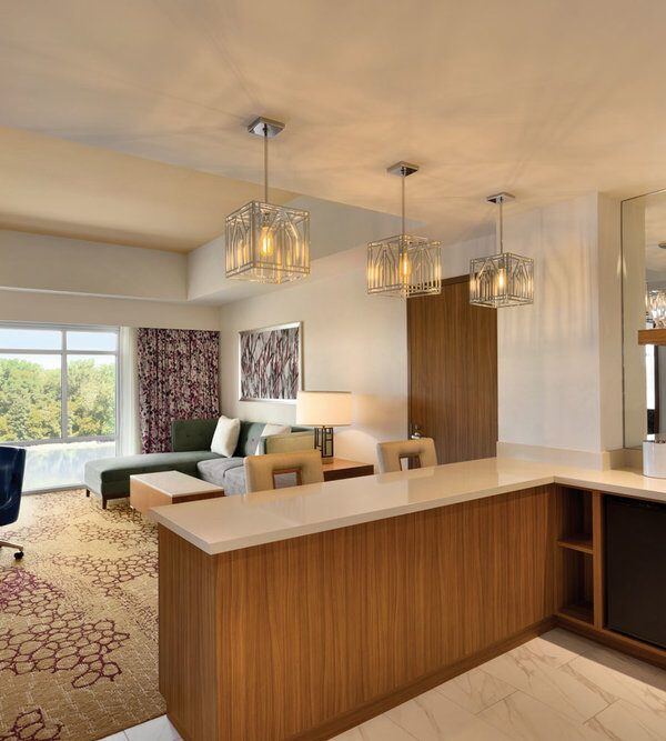 The-Landing-Hotel-Bay-Suite-1221964-600x667