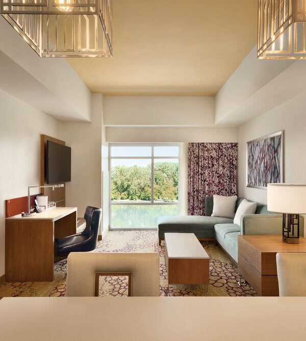 The-Landing-Hotel-Bay-Suite-1221968-600x667