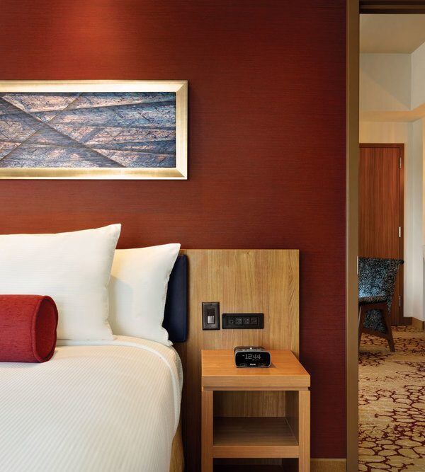 The-Landing-Hotel-Bay-Suite-1221996-600x667