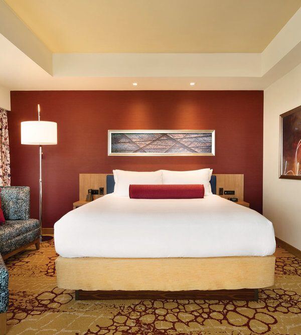 The-Landing-Hotel-Corner-Guest-Room-1221917-600x667