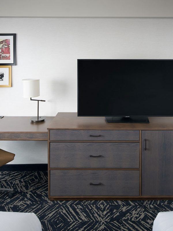 artone-JT-2019-desk-600x800
