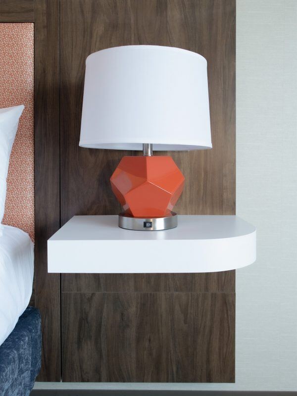 hampton-inn_olean_king-nightstand-600x800 (1)