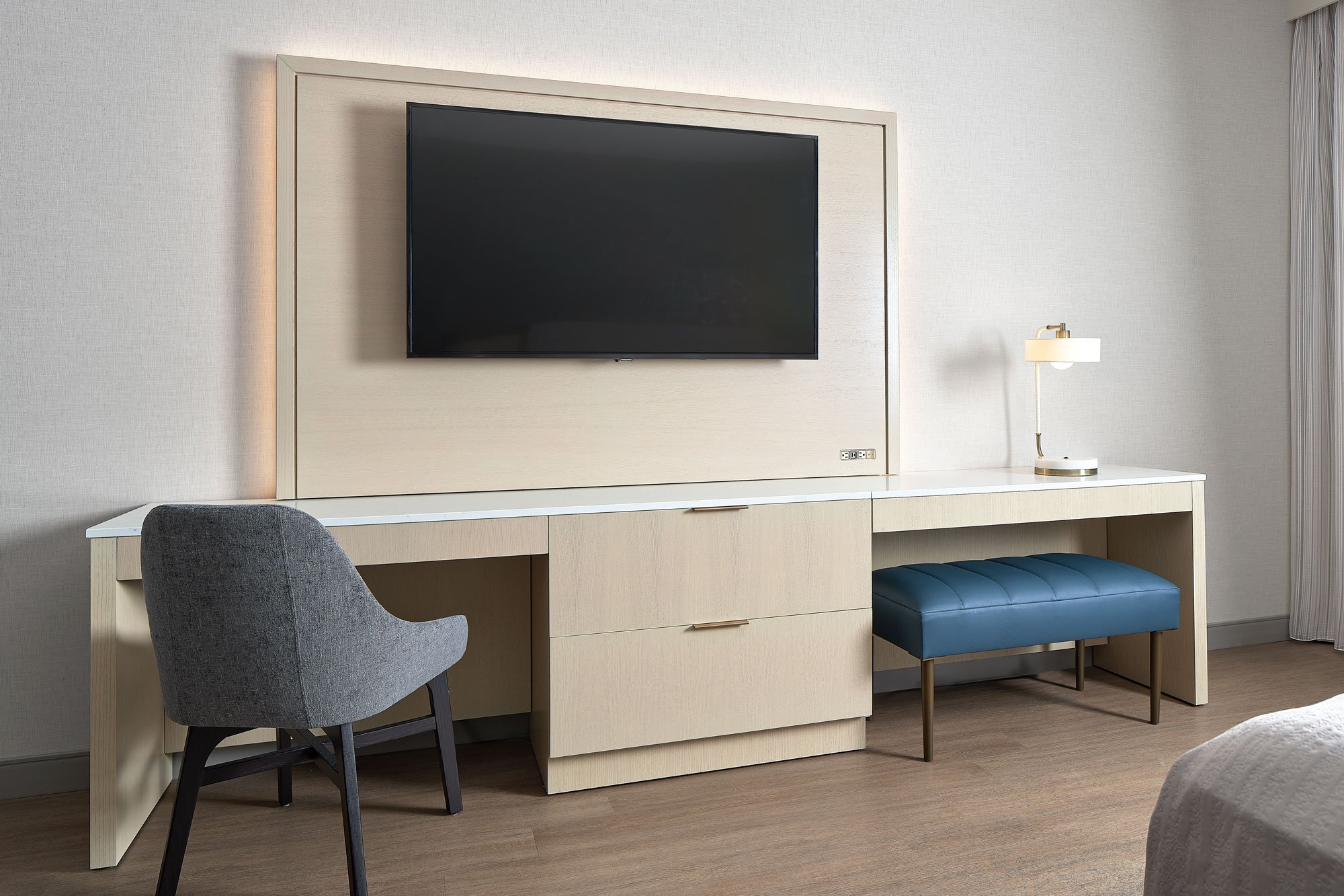 marriott_westin buf_desk