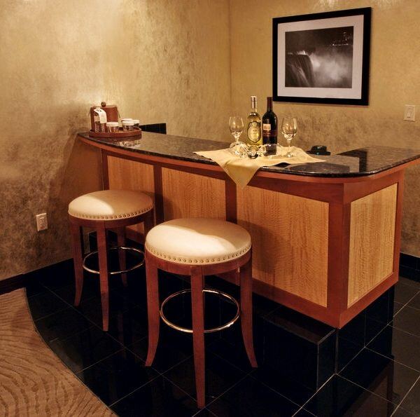 seneca-niagara_center-suites_bar-600x595