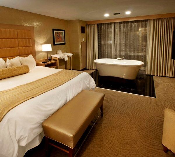 senecaniagara_center-suites-king-600x540